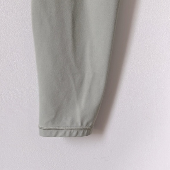 ATHLETA Women’s Salutation Stash 7/8 Tight Sage Green Yoga Running Pant LT - Picture 7 of 11